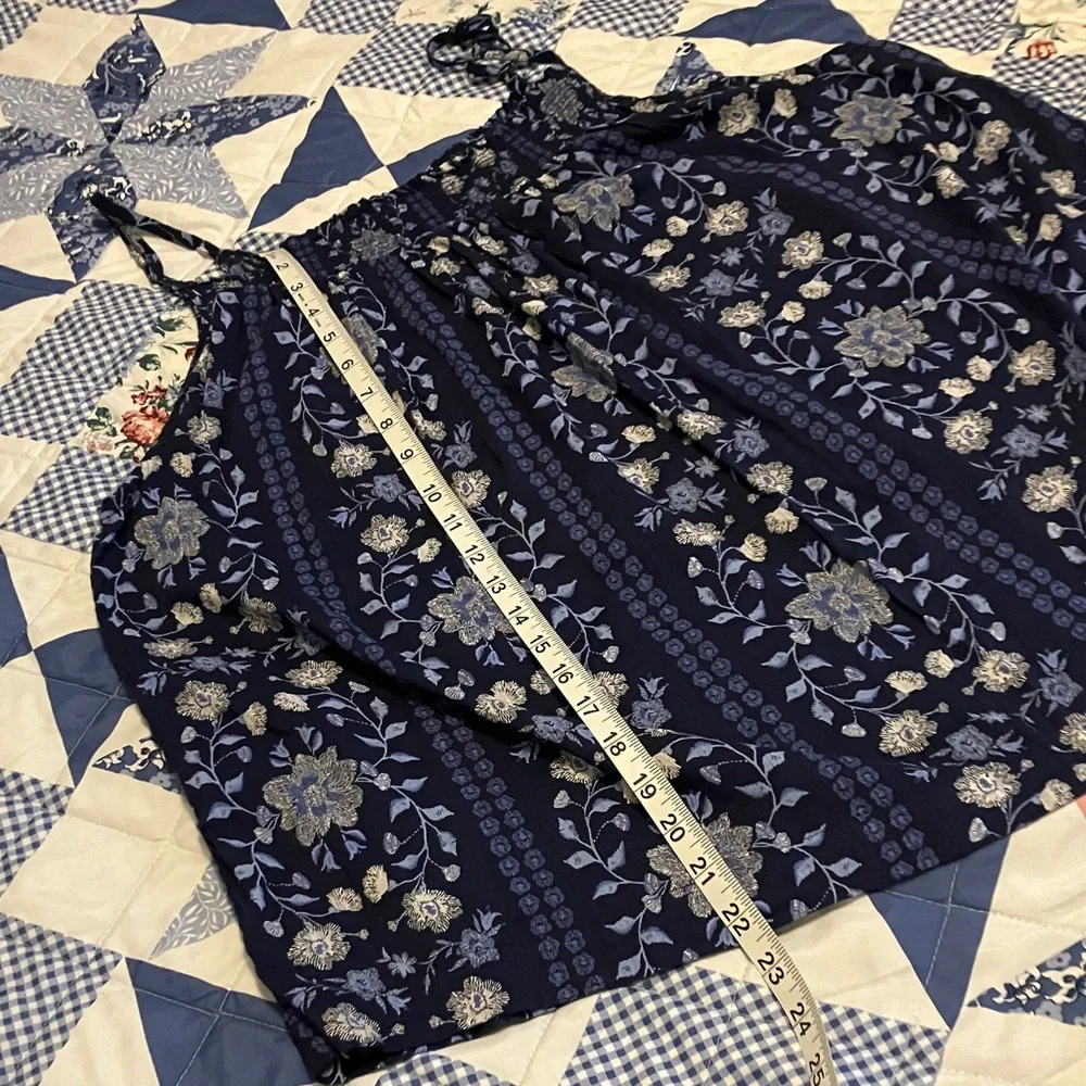 Old Navy Blue Floral Tank Top - Picture 6 of 6